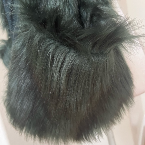 Faux Fur Hooded Scarf w/ Hand Pockets Adrienne Landau EC - Picture 16 of 16